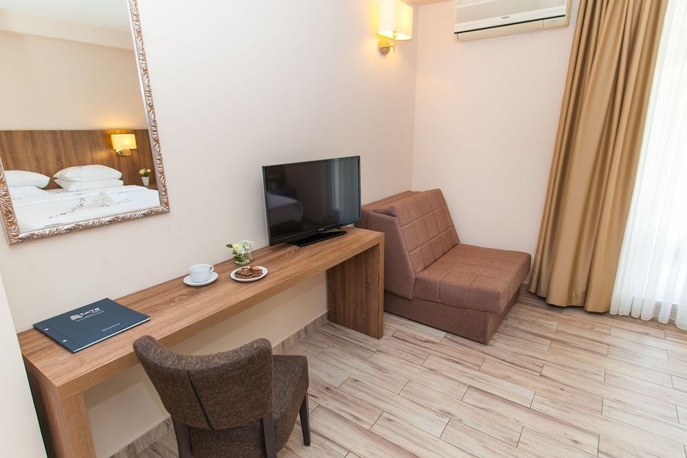 Hotel Sato Superior Double Room, 1 Double Bed with Sofa bed, Balcony, Mountain View 6