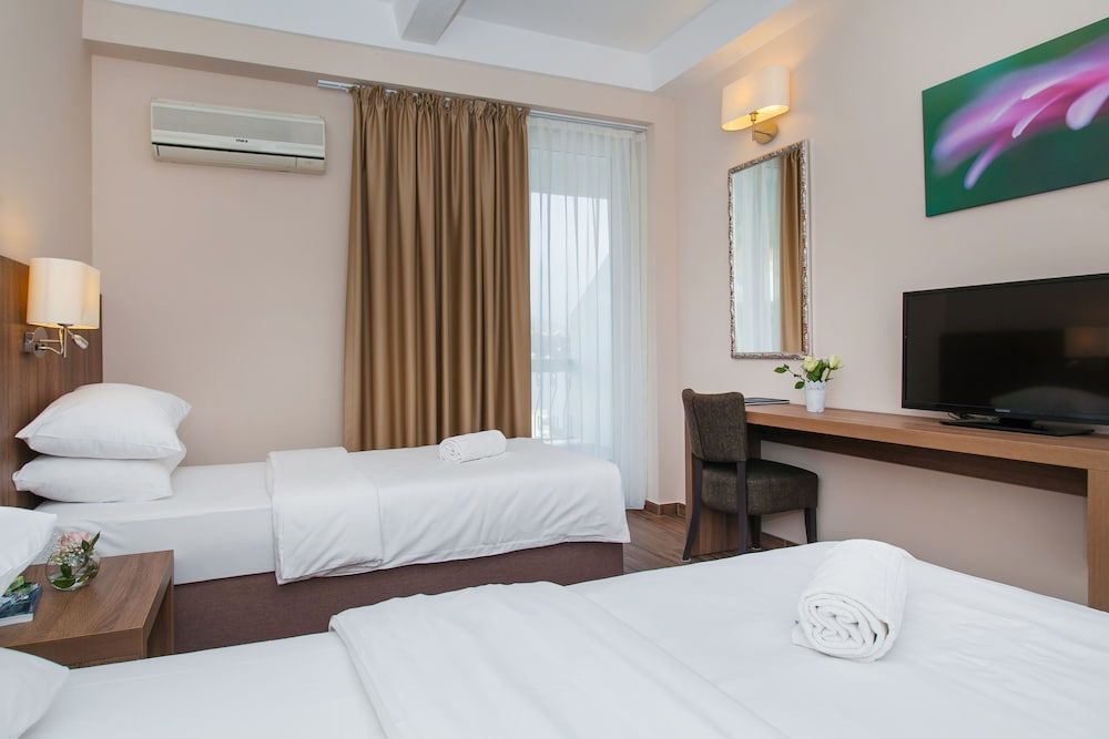 Hotel Sato Classic Double or Twin Room, 1 Bedroom, Balcony, Mountain View 2