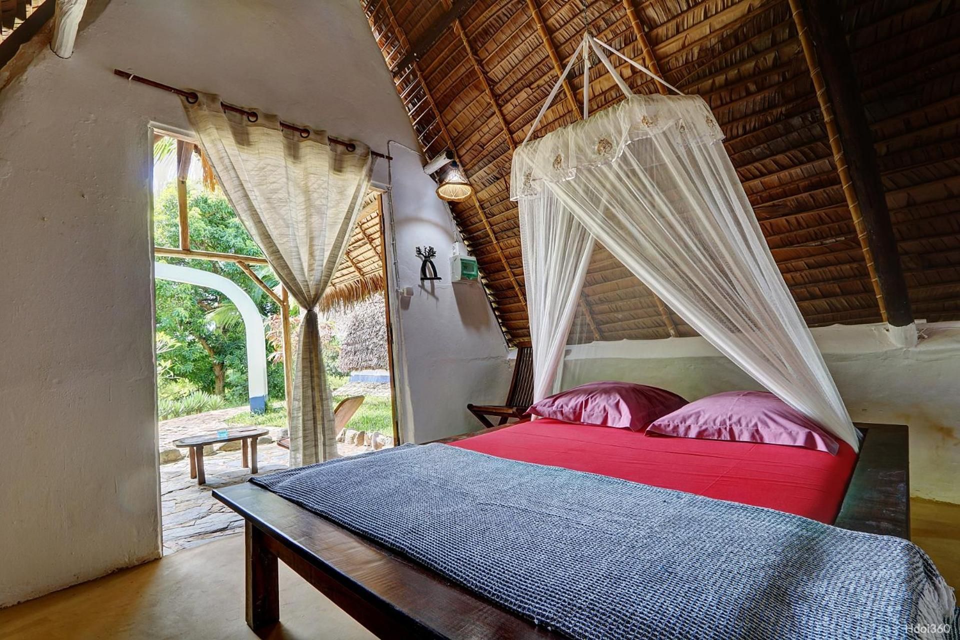 Bungalow with Garden View