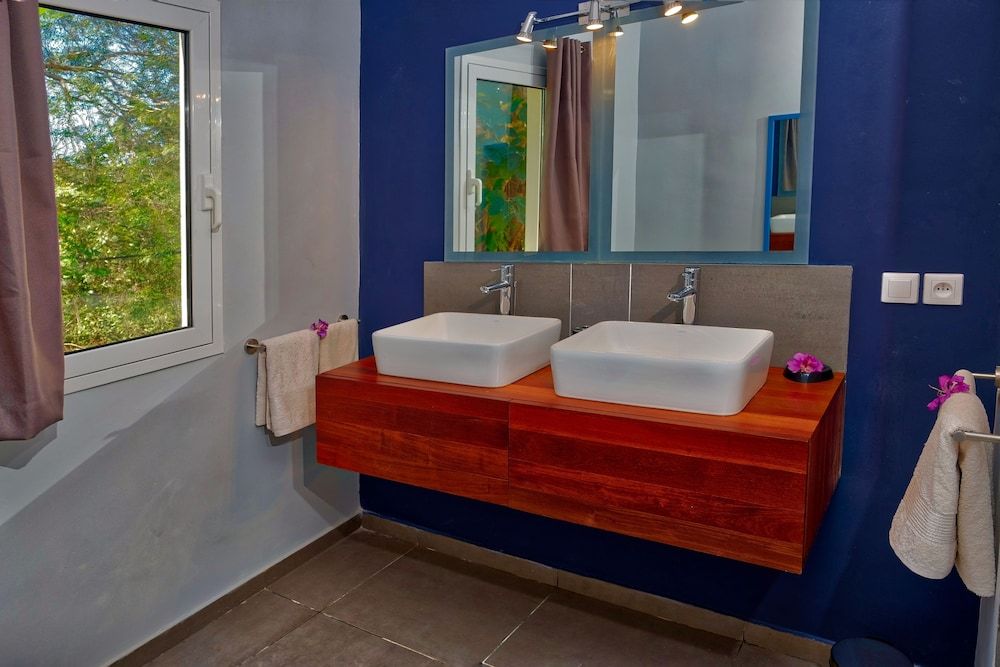 Villa les Orchidées Big Panoramic Suite with Sea and Garden view 8