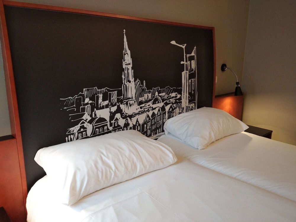 ibis Brussels Erasmus Twin Room, 2 Twin Beds 7