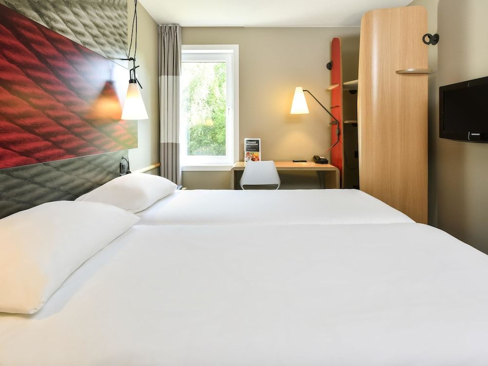 ibis Brussels Erasmus Twin Room, 2 Twin Beds 5