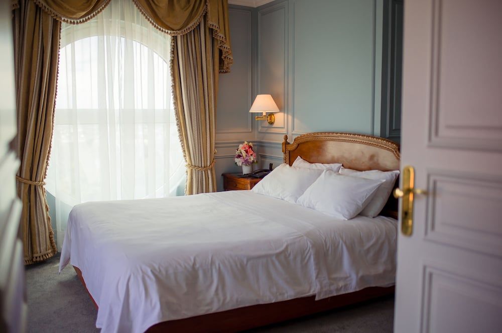 Hôtel Colbert Spa & Casino Senior Suite, 1 Bedroom, Non Smoking, City View 3