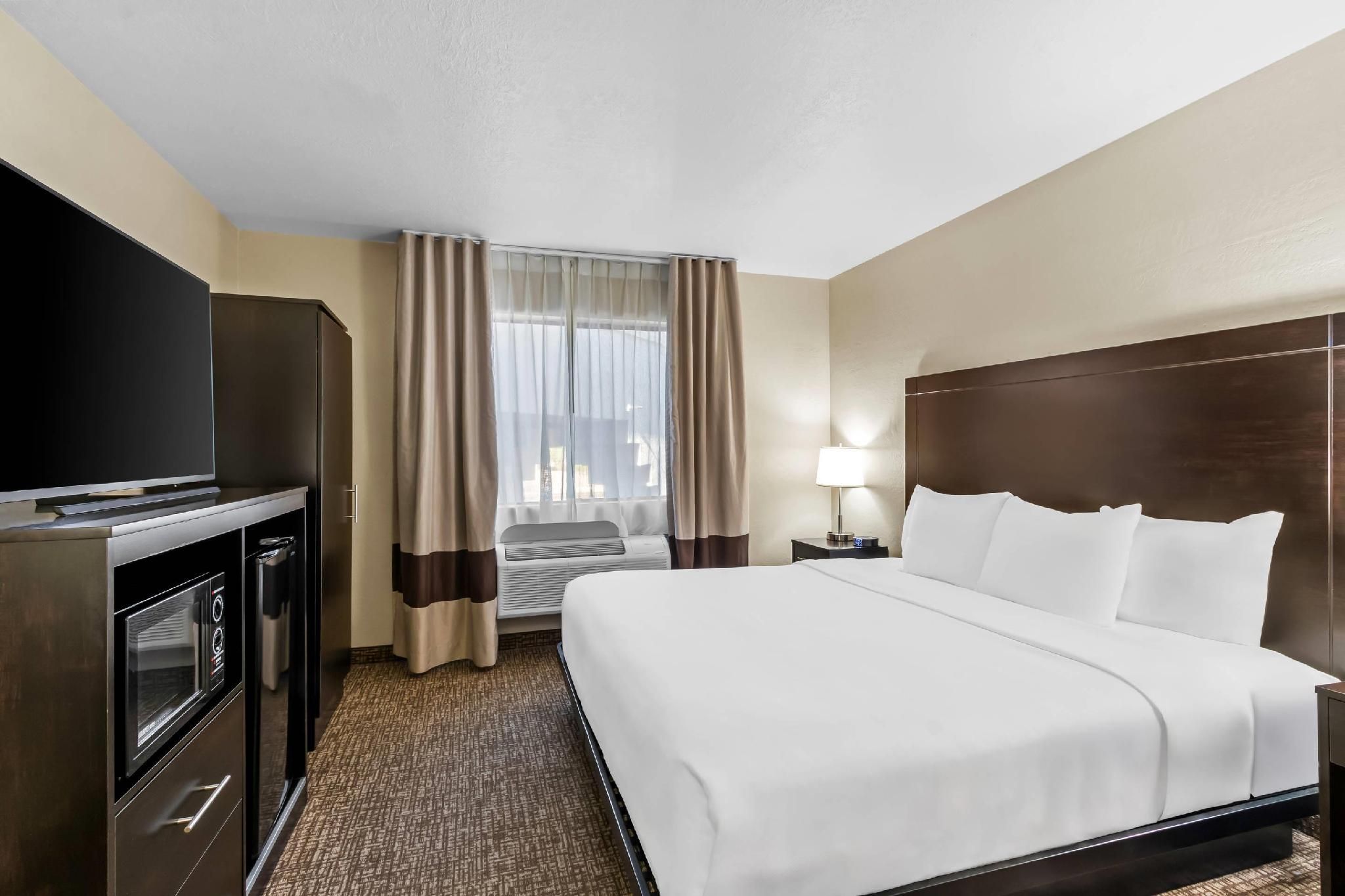 1 Queen Bed, Nonsmoking, Accessible