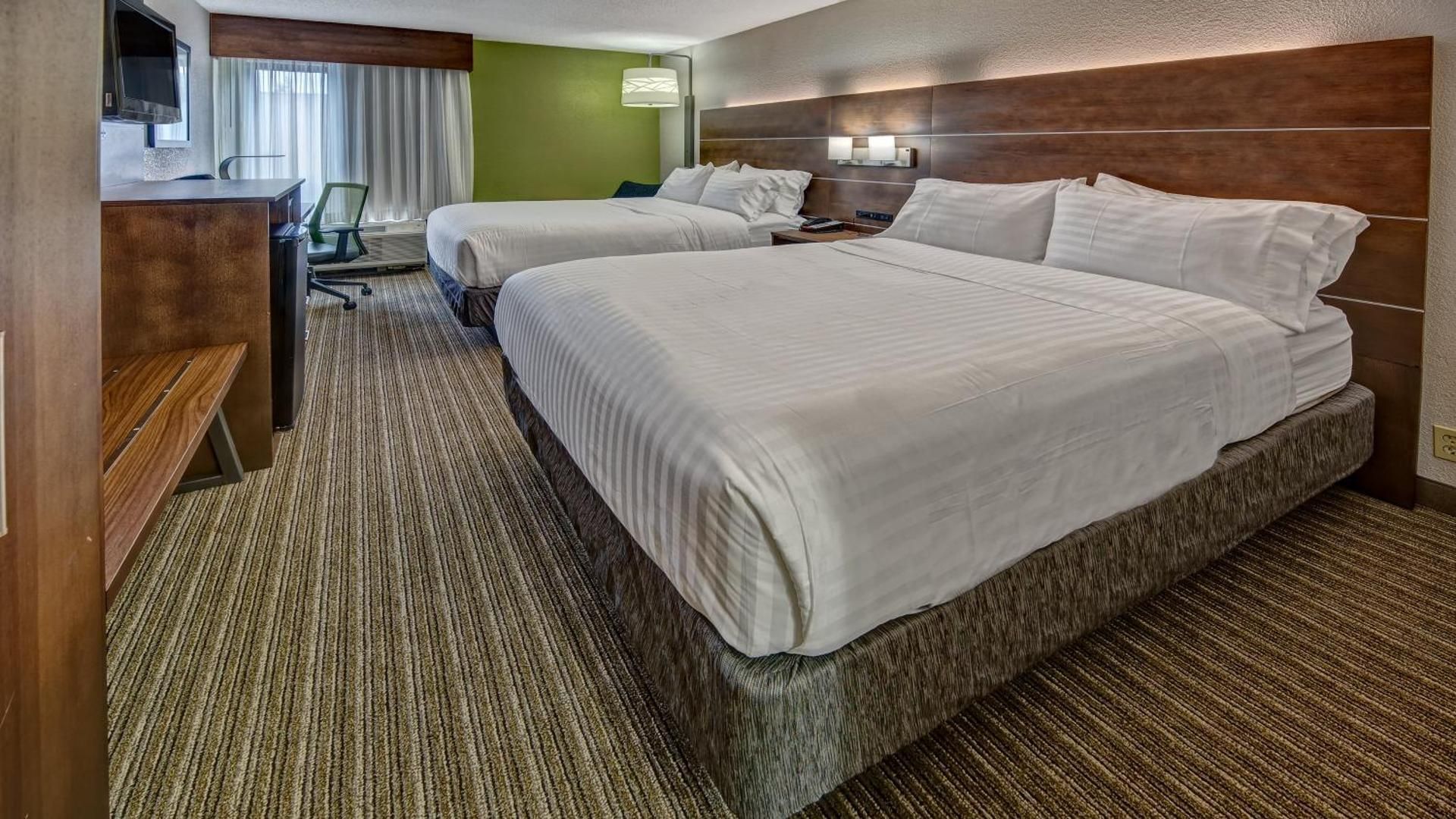 2 Queen Beds Standard