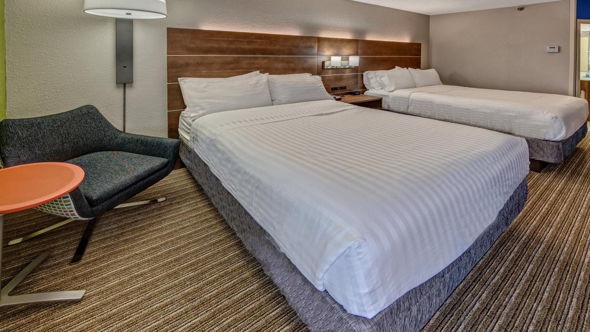 2 Queen Beds Standard