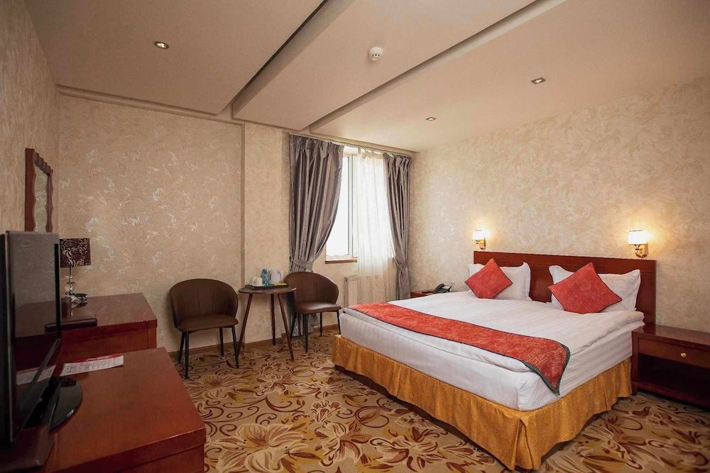 UB City Hotel Superior King Room 2