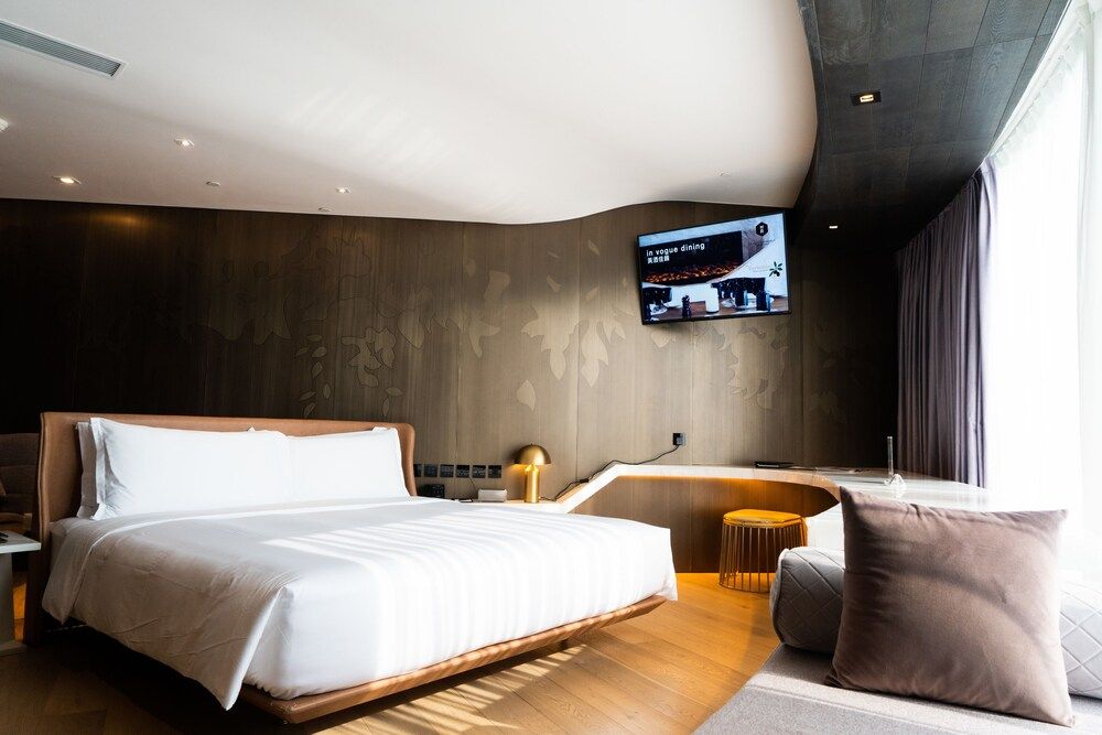 YOHO Hollywood Roosevelt Hotel Deluxe Studio Suite, 1 King Bed, Non Smoking, Sea View 2