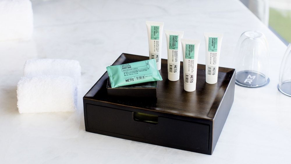 YOHO Hollywood Roosevelt Hotel Deluxe Studio Suite, 1 King Bed, Non Smoking, Sea View 5