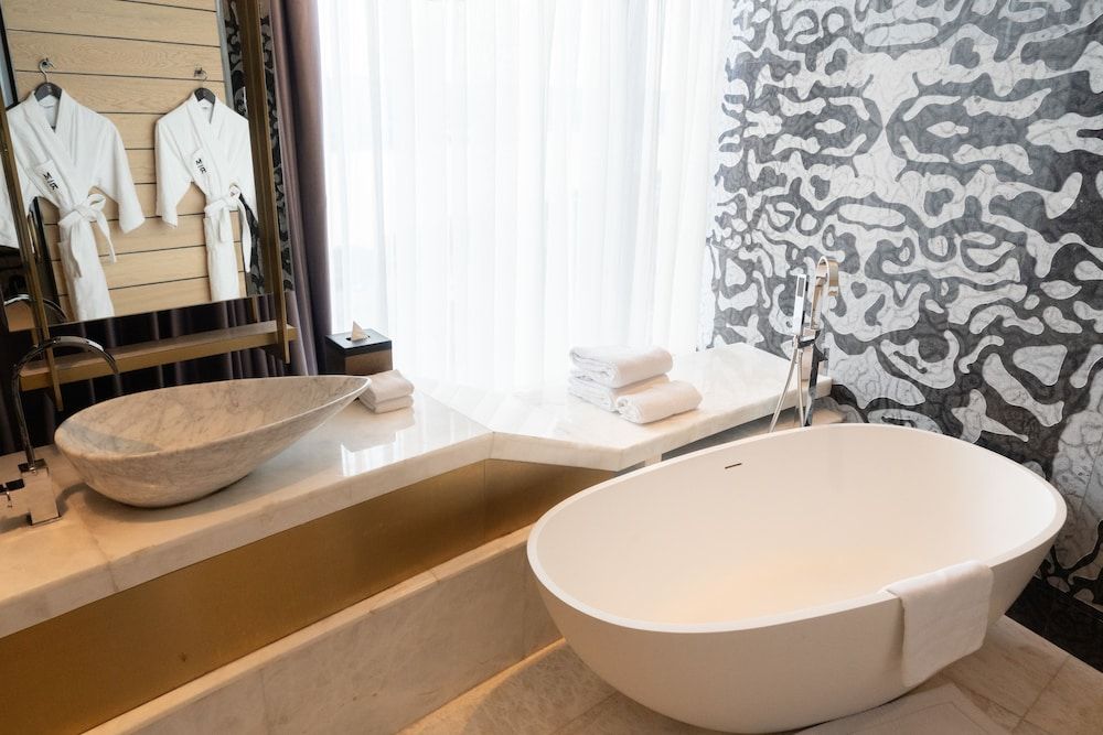 YOHO Hollywood Roosevelt Hotel Deluxe Studio Suite, 1 King Bed, Non Smoking, Sea View 3