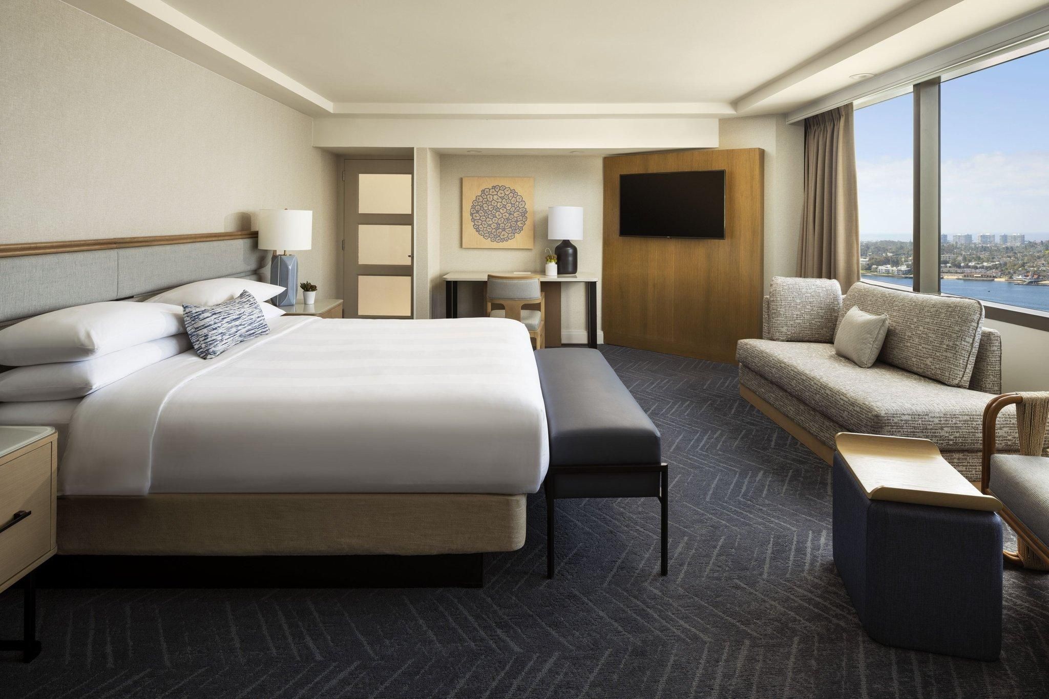Marriott Suite, 1 Bedroom Bi-level Suite, 1 King, Sofa bed, Bay view, Newly Renovated, Balcony