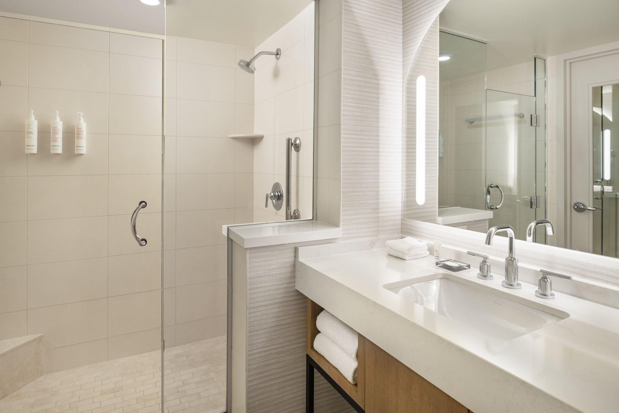 Executive Suite, 1 Bedroom Suite, 1 King, Sofa Bed, Bay View, Newly Renovated, Balcony