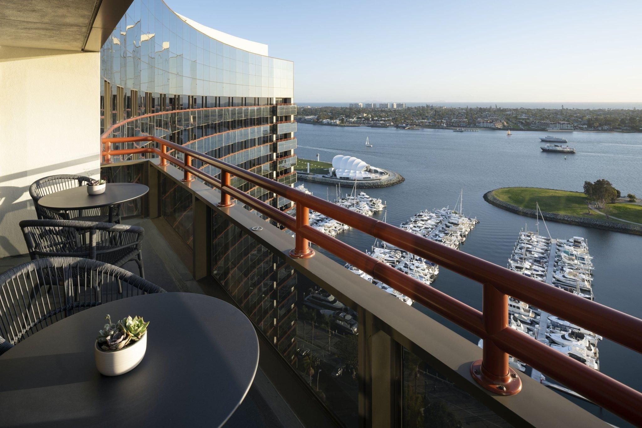 Marriott Suite, 1 Bedroom Bi-level Suite, 1 King, Sofa bed, Bay view, Newly Renovated, Balcony