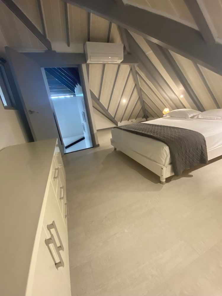 Residence Moorea Sunset Beach Deluxe Garden Bungalow (Mezzanine room with air conditioning) 3