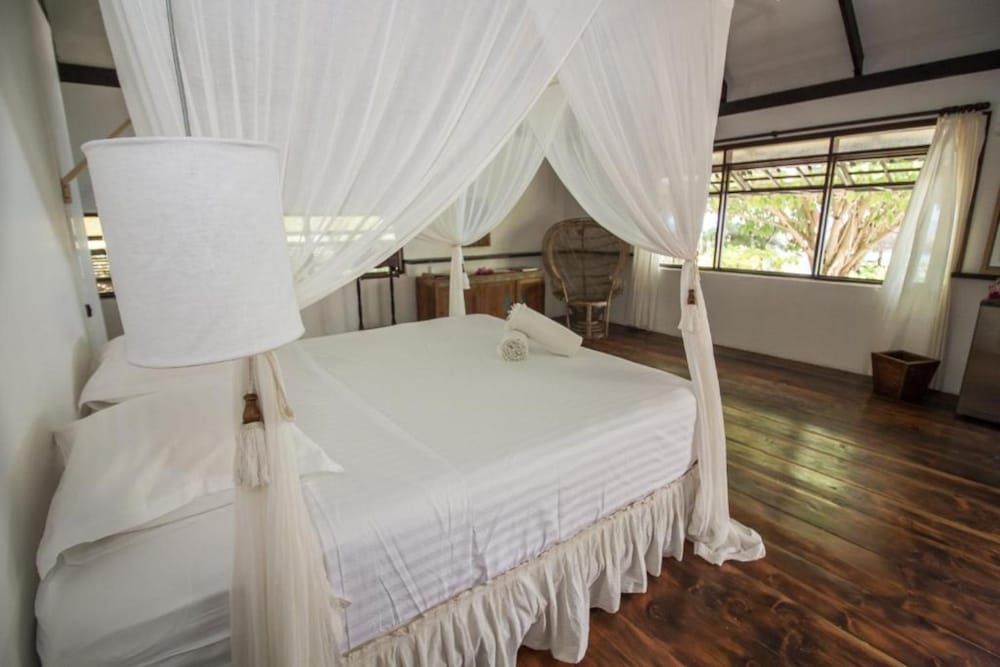 Le Coconut Lodge Bungalow, 2 Bedrooms, Sea Facing 3