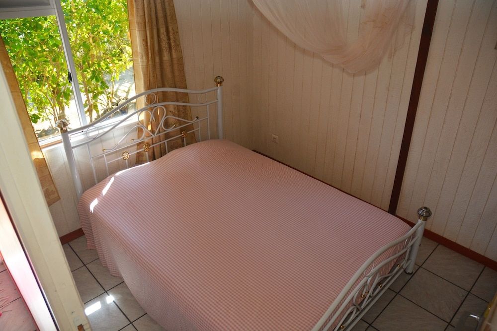 Pension Fare Maheata Family Bungalow, 1 Bedroom, Terrace, Garden Area 2