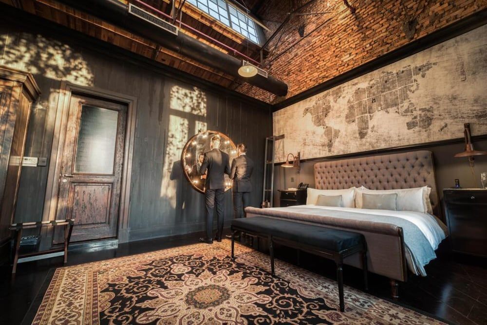 Factoria Hotel Presidential Suite 5