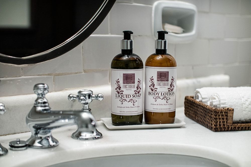 Factoria Hotel Standard Room, 1 Queen Bed 4