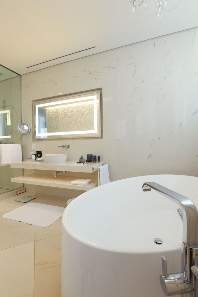 undefined Mondrian Doha 9