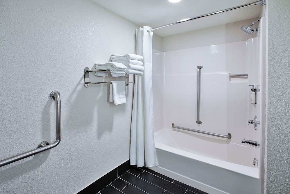 Suite, 1 King Bed, Accessible (Comm, Mobil, Accessible Tub)