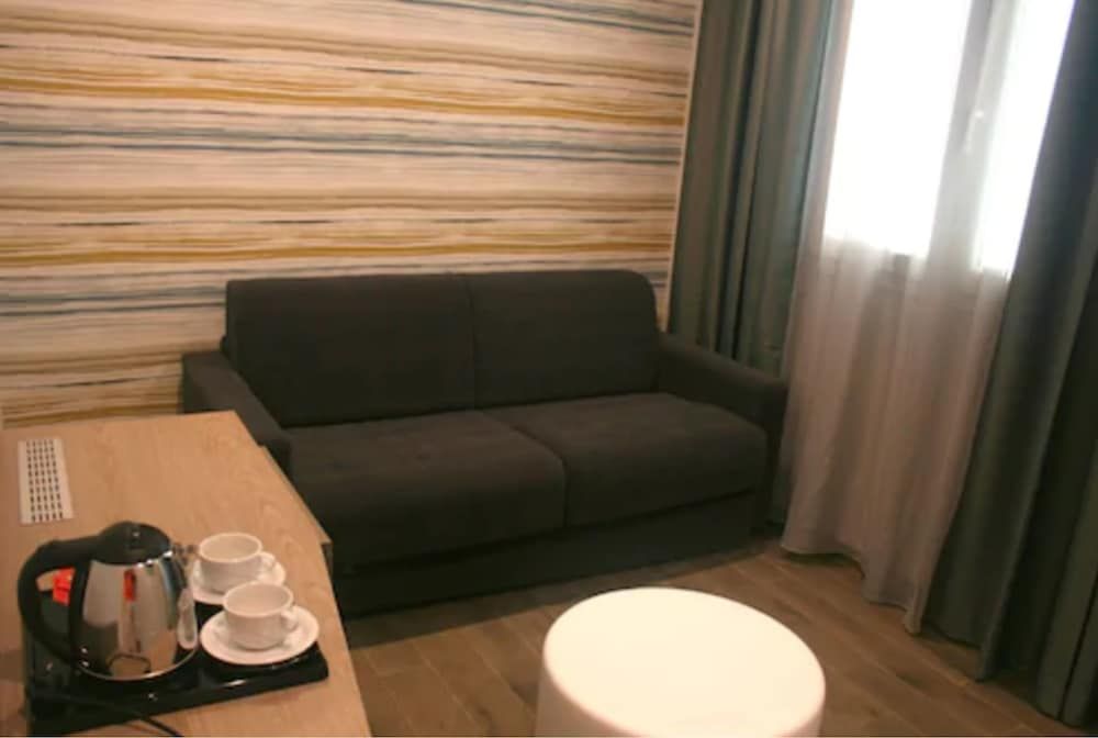 International Hotel Dakar Suite 6