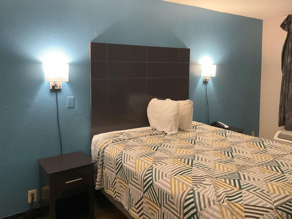Standard Room, 1 King Bed, Non Smoking, Refrigerator & Microwave