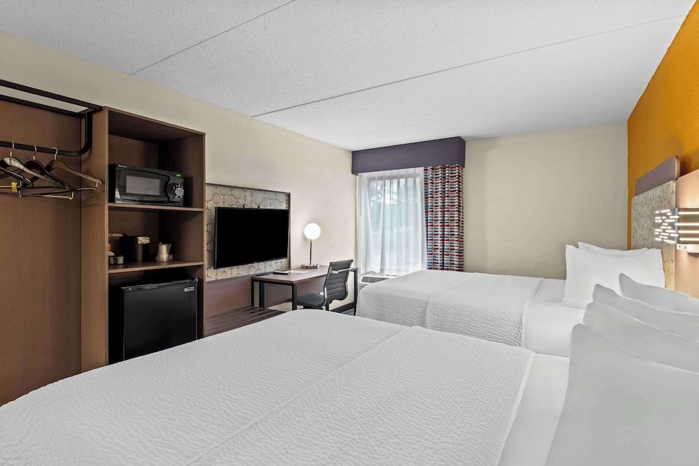 Hotel Concord Syracuse, Ascend Hotel Collection Standard Room, 2 Queen Beds, Non Smoking 3