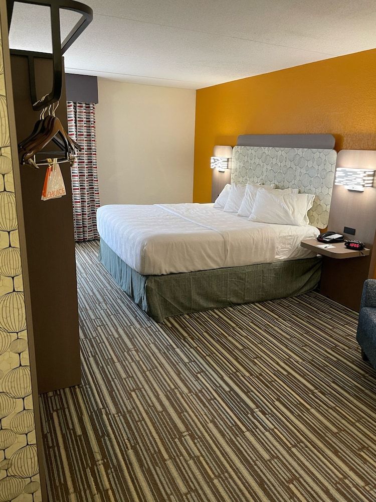 Hotel Concord Syracuse, Ascend Hotel Collection Standard Room, 1 King Bed, Non Smoking