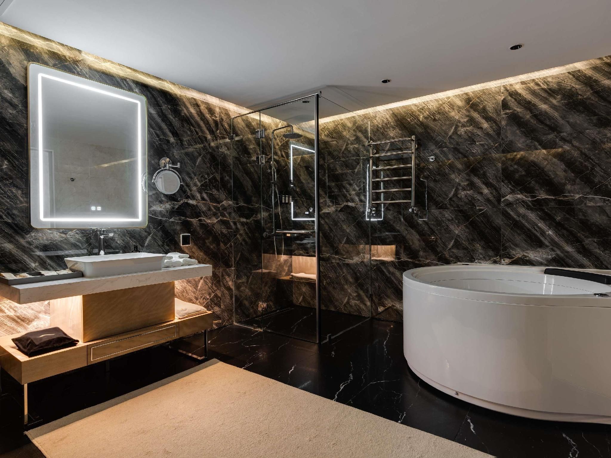 Apartment with 1 double and 2 single beds and living room