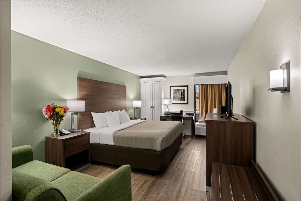 Suite, 1 King Bed, Smoking