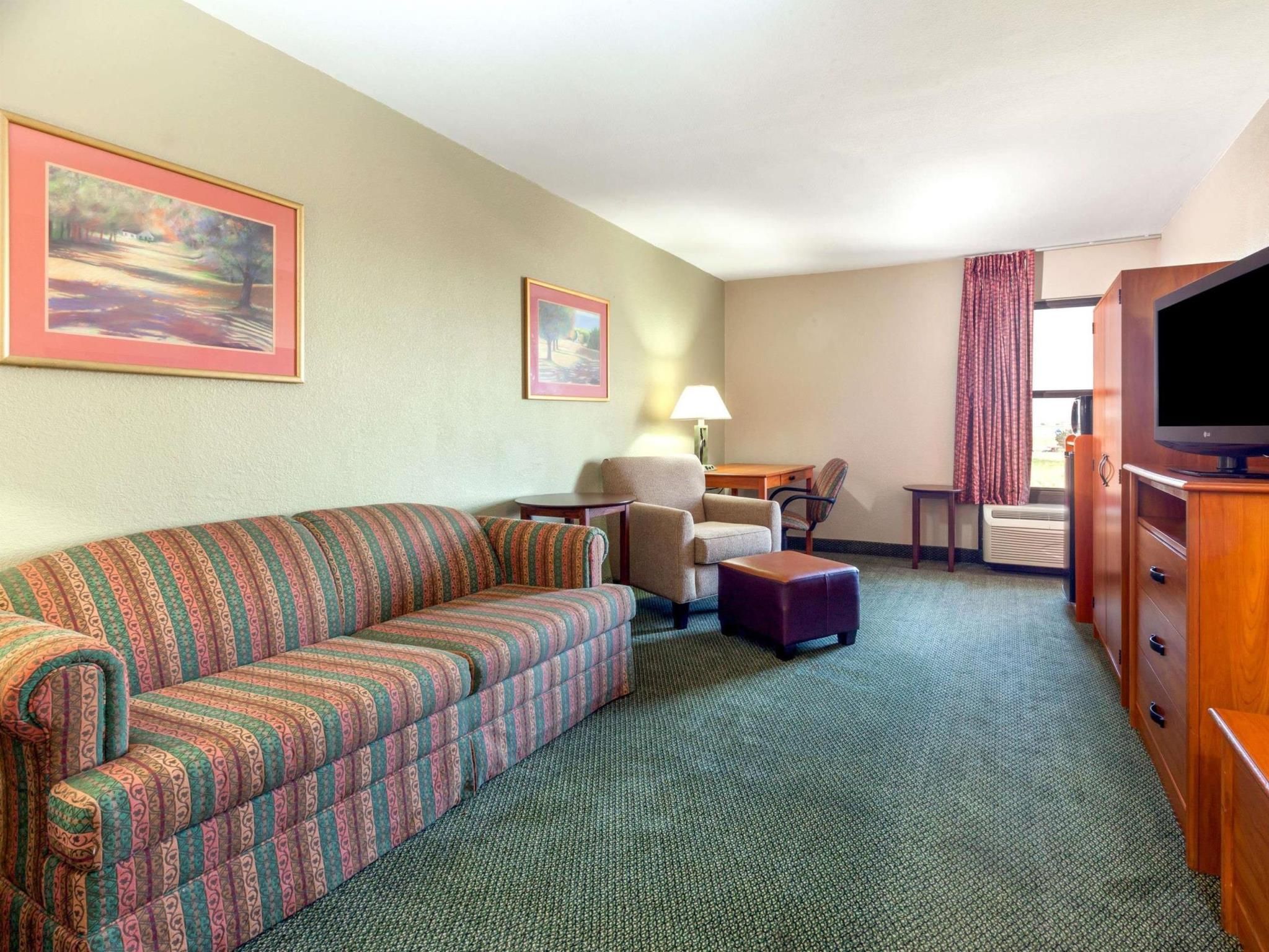 undefined Baymont by Wyndham Amarillo East 5