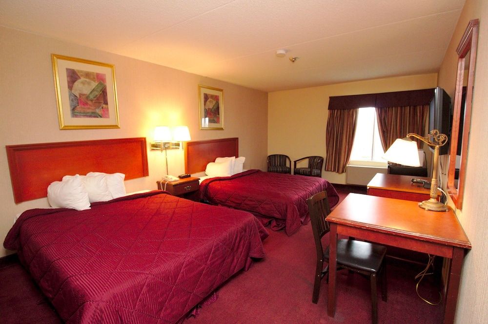 Niagara Lodge & Suites Standard Double Room, 2 Queen Beds 7