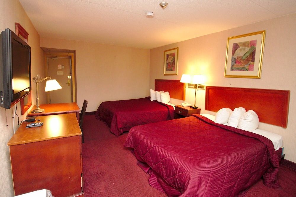 Niagara Lodge & Suites Standard Double Room, 2 Queen Beds 2