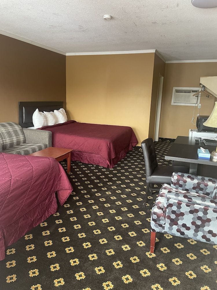 Niagara Lodge & Suites Standard Double Room, 2 Queen Beds 11