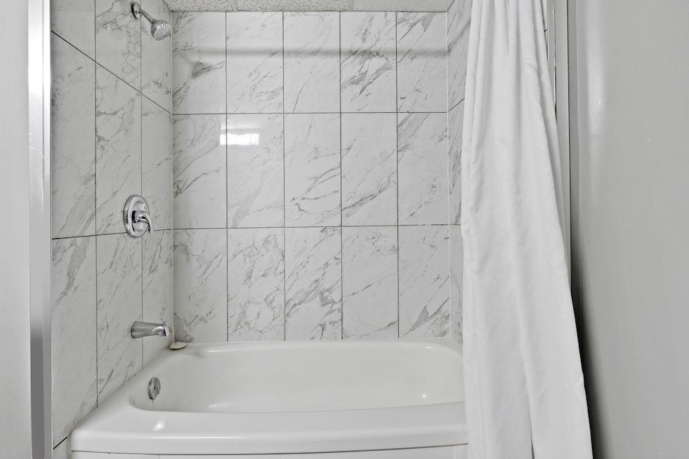 Niagara Lodge & Suites Classic Studio, 1 Bedroom 5