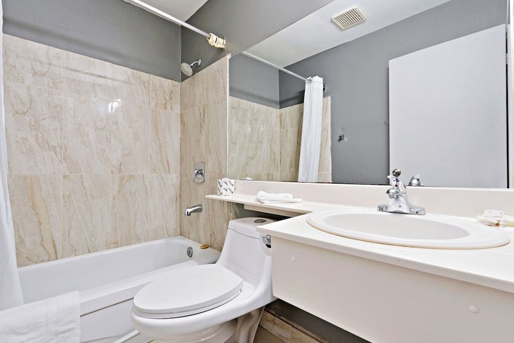 Niagara Lodge & Suites Classic Studio, 1 Bedroom 6