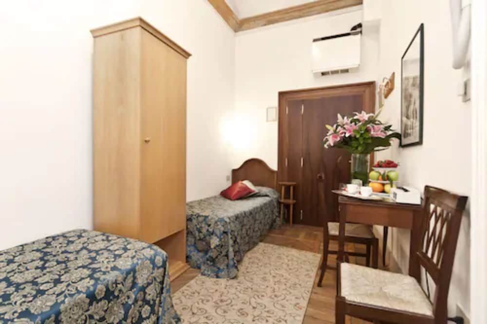 undefined Hotel Alla Fava 8