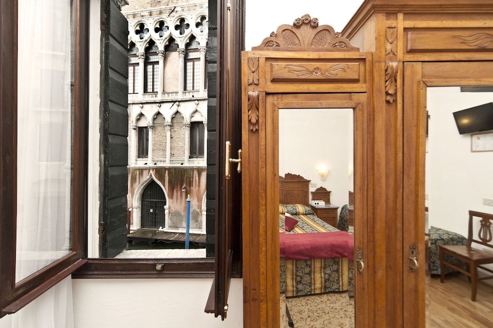 undefined Hotel Alla Fava 5