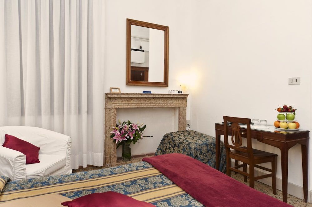 undefined Hotel Alla Fava 4