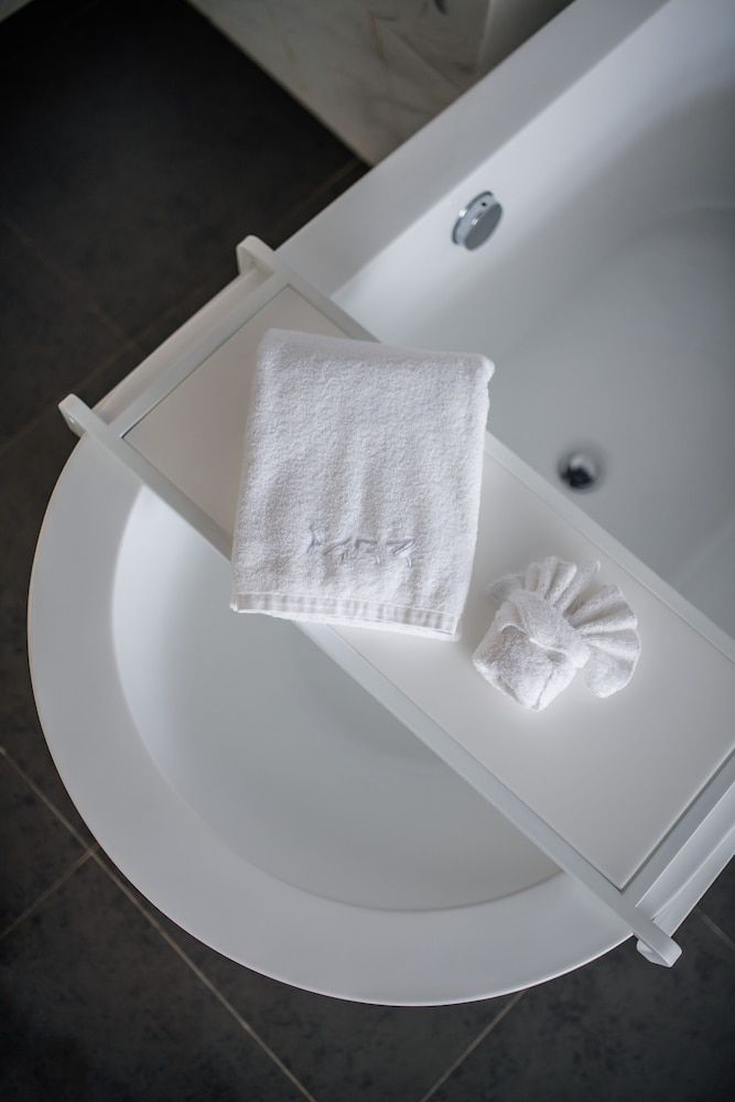 Messier 53 Hotel Yerevan Art Deluxe 4