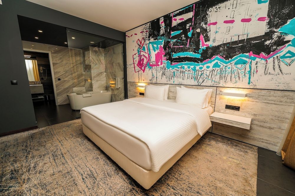 Messier 53 Hotel Yerevan Art Deluxe 3