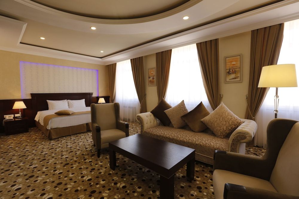 Central Hotel Yerevan King Suite 2
