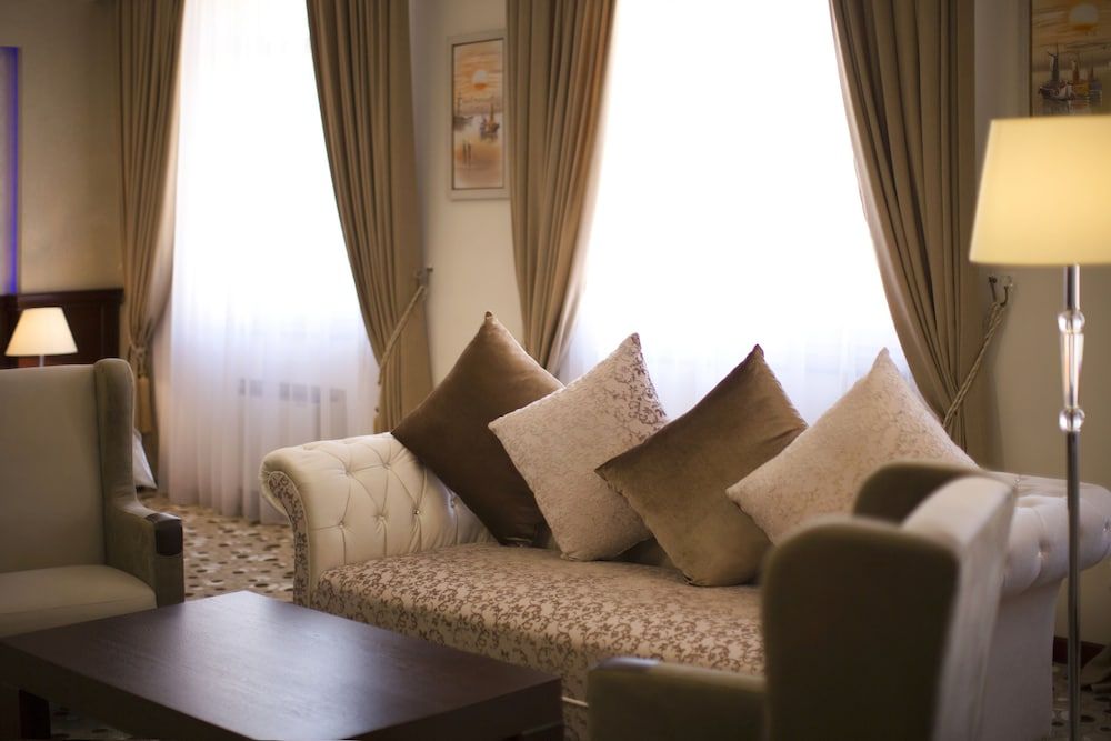 Central Hotel Yerevan King Suite 3