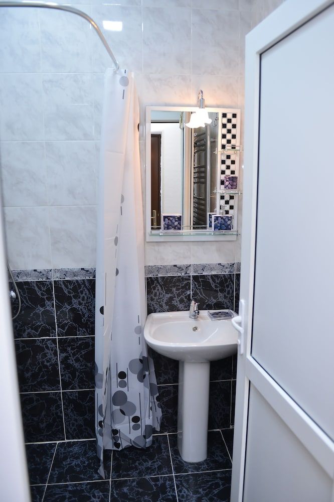 Planet Inn Hotel Baku Standard Single Room, Garden View 23