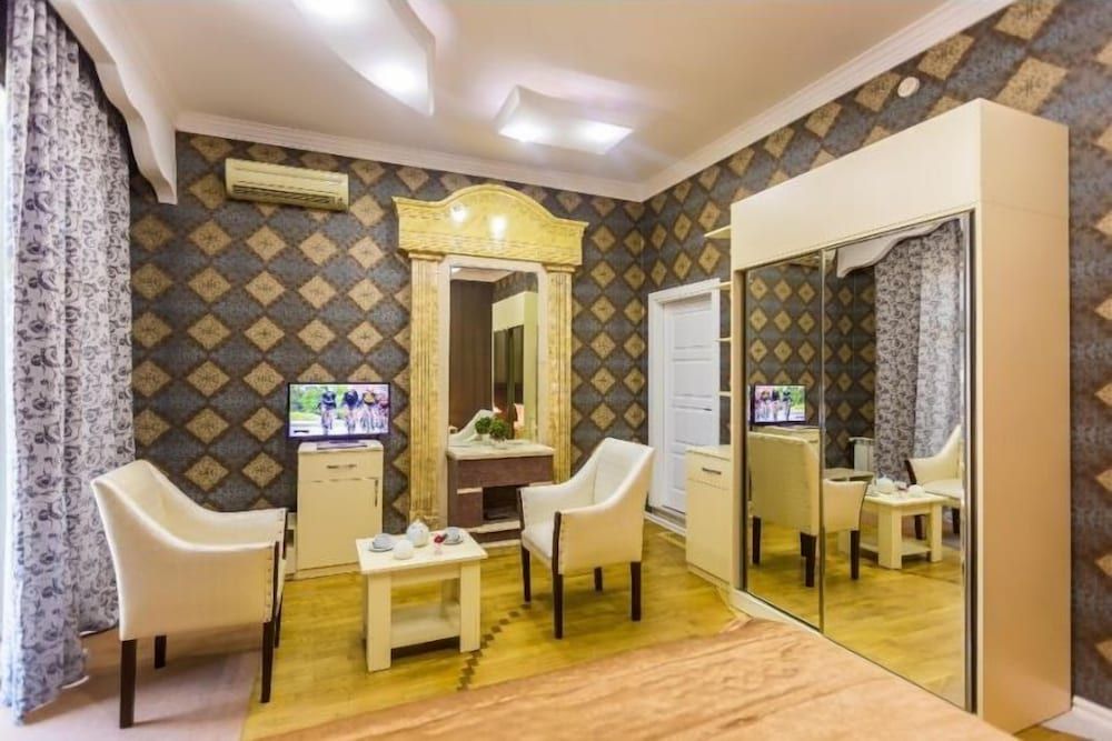 Vania Hotel Deluxe Suite 9