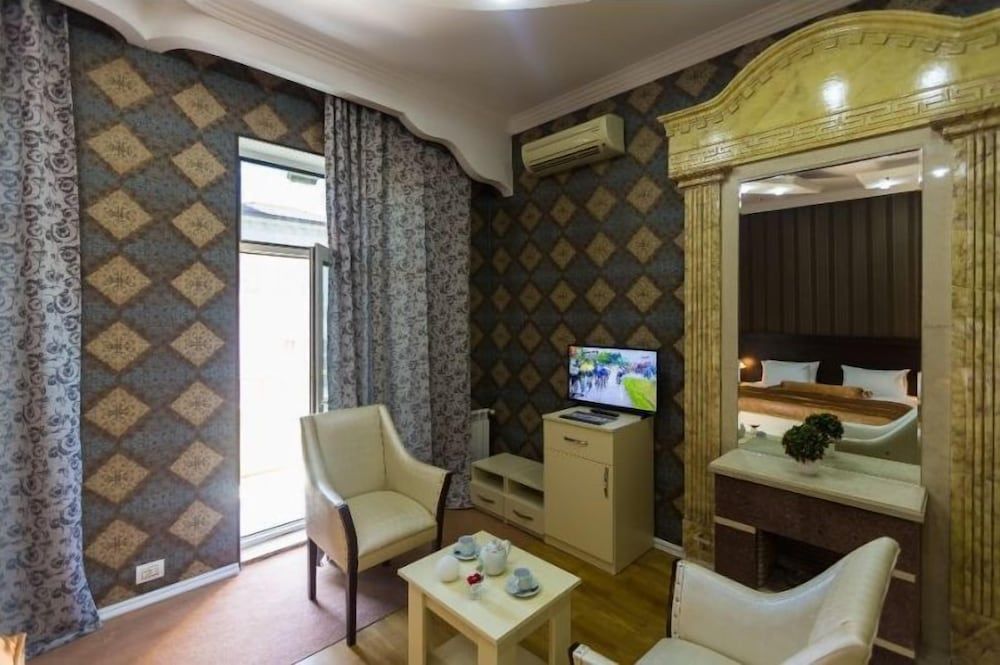 Vania Hotel Deluxe Suite 10