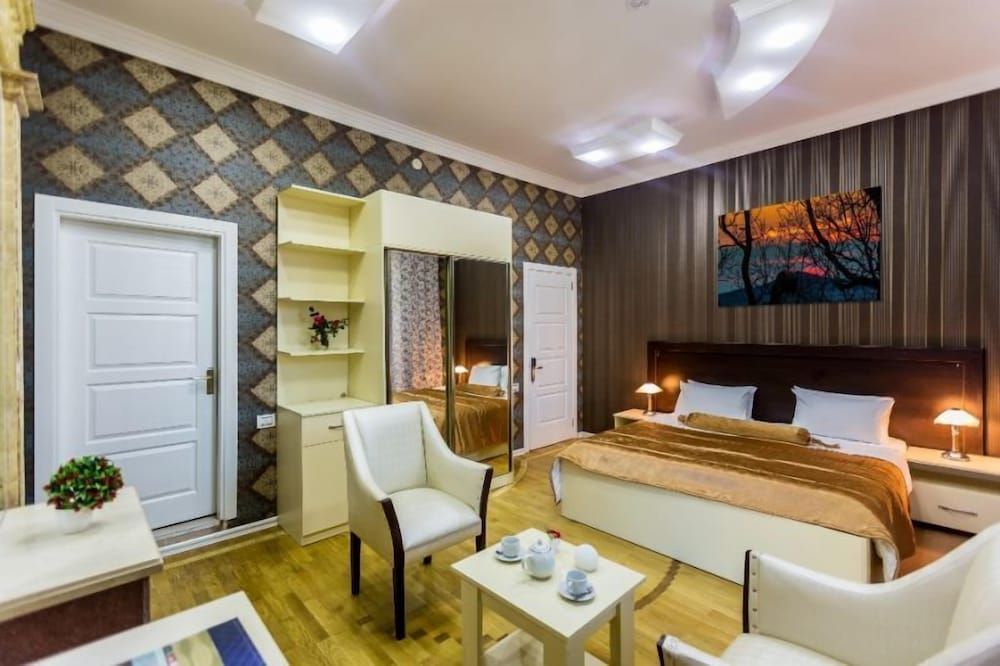 Vania Hotel Deluxe Suite 3