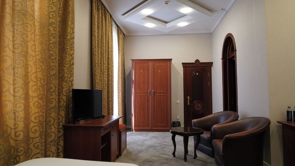 Premier Hotel Standard Double Room 15