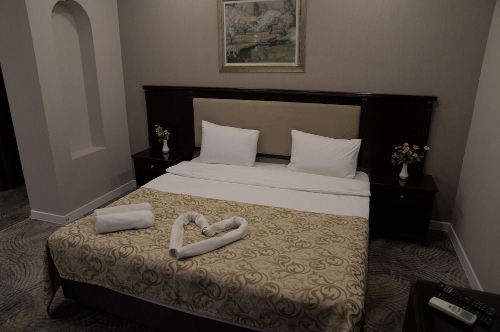 Premier Hotel Standard Double Room 6