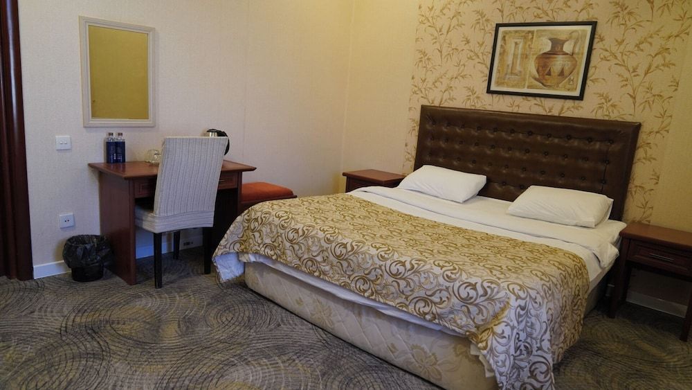 Premier Hotel Standard Double Room 5